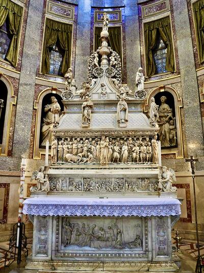 Color photo of St Dominic sepulcher 
